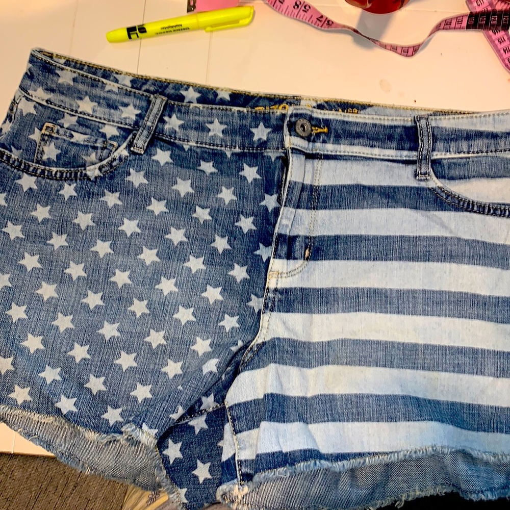 Arizon denim shorts NWOT size 17 mint condition